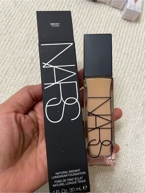 NARS Foundation - Warm Beige/Tan Bottle